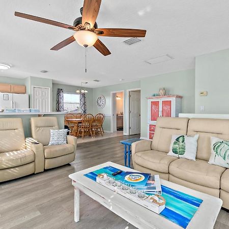 Surfside Paradise Retreat - 3Br And 2Ba Duplex, Grill, Dog Friendly - Close To The Beach! Melbourne Bagian luar foto