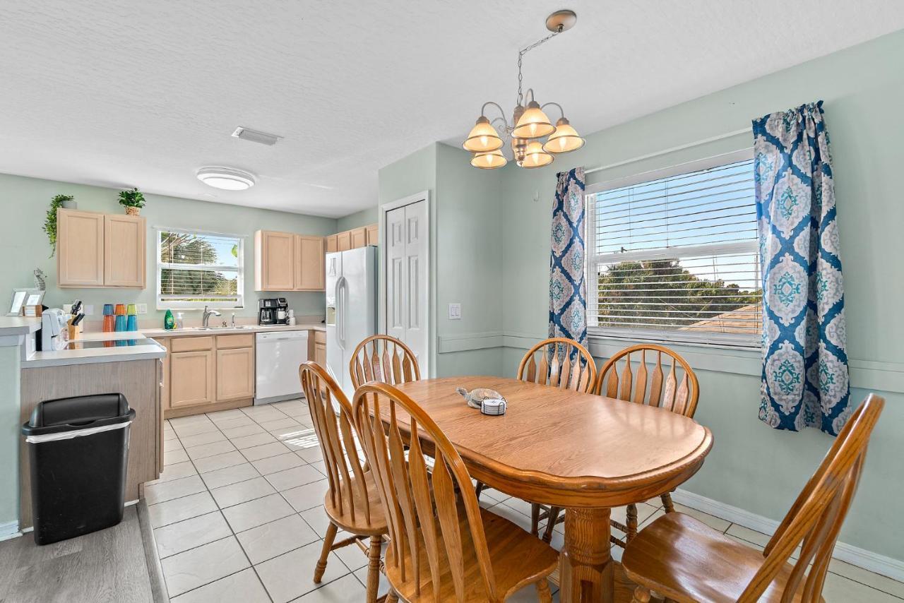 Surfside Paradise Retreat - 3Br And 2Ba Duplex, Grill, Dog Friendly - Close To The Beach! Melbourne Bagian luar foto