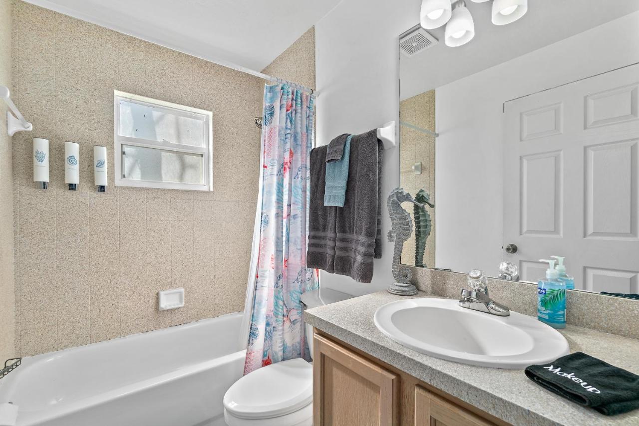 Surfside Paradise Retreat - 3Br And 2Ba Duplex, Grill, Dog Friendly - Close To The Beach! Melbourne Bagian luar foto
