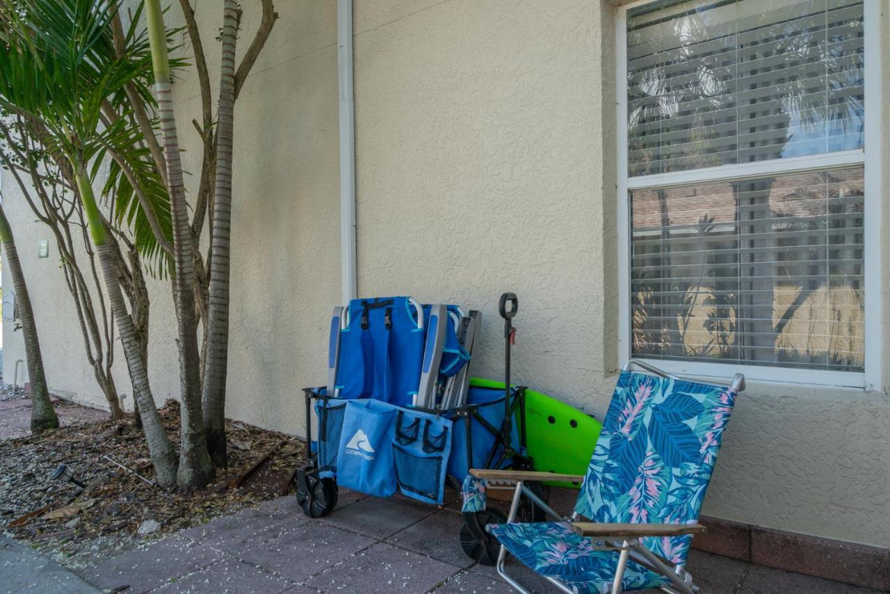 Surfside Paradise Retreat - 3Br And 2Ba Duplex, Grill, Dog Friendly - Close To The Beach! Melbourne Bagian luar foto