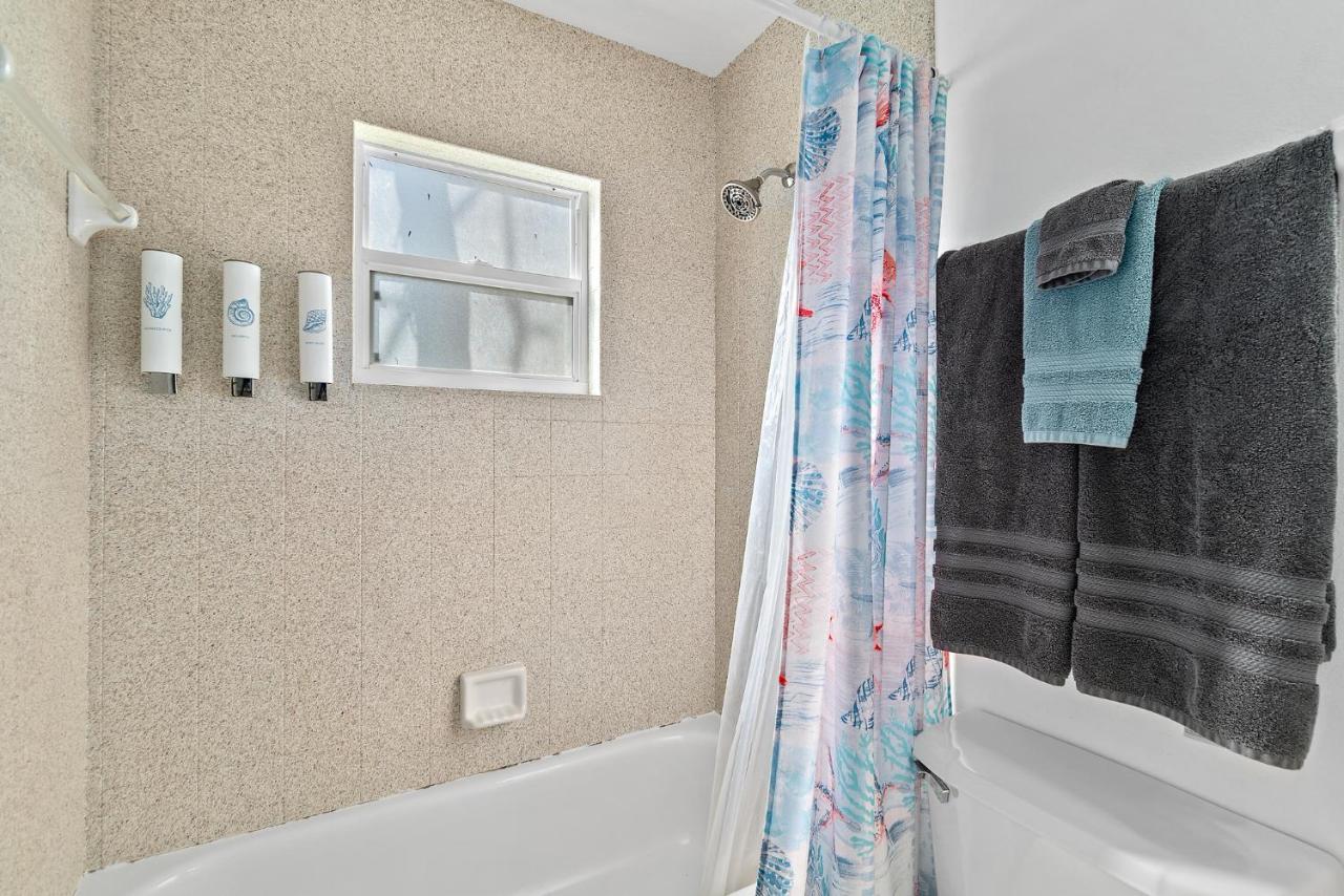 Surfside Paradise Retreat - 3Br And 2Ba Duplex, Grill, Dog Friendly - Close To The Beach! Melbourne Bagian luar foto